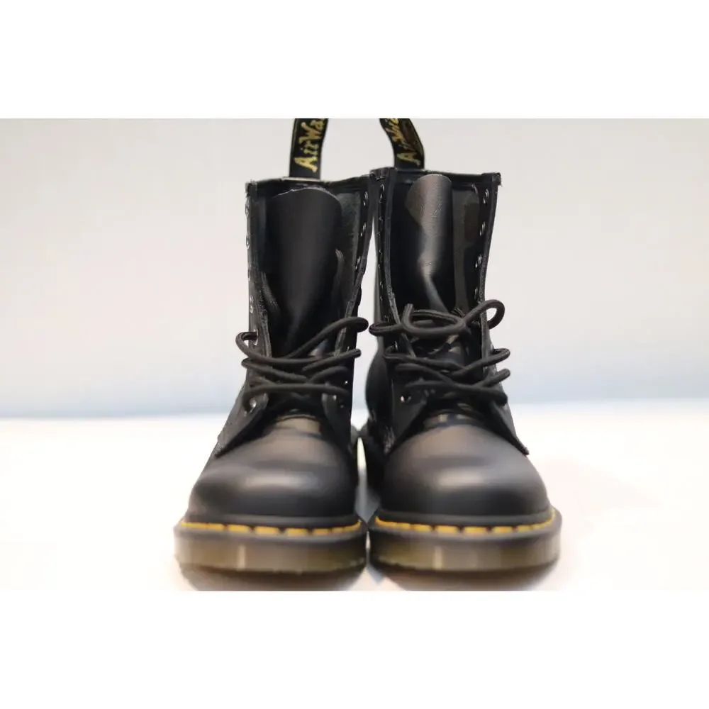 Dr. Martens 11821 Combat Boots Sz 6